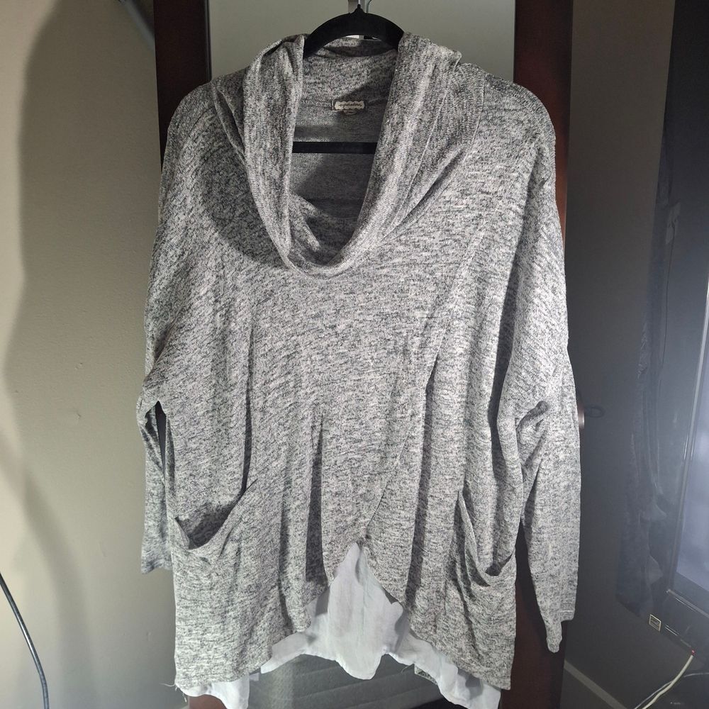 Eyeshadow Heathered Gray Knit Top